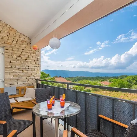 Izzy Apartment Linardici